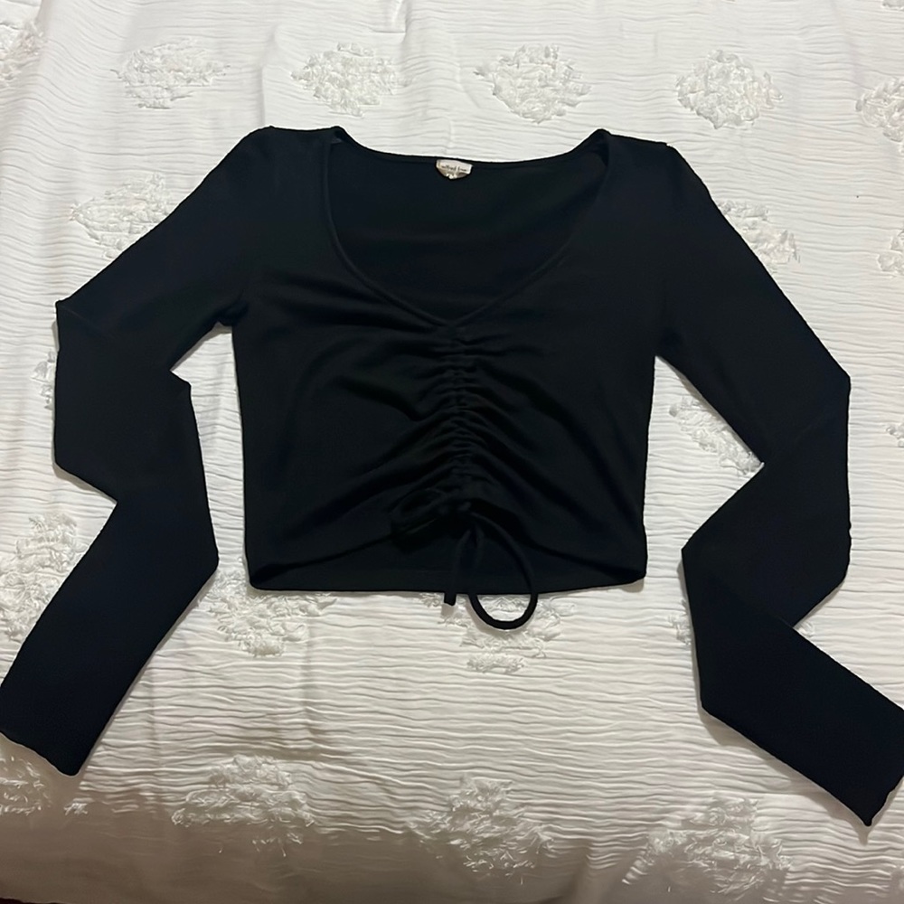 Aritzia Black cropped long sleeve